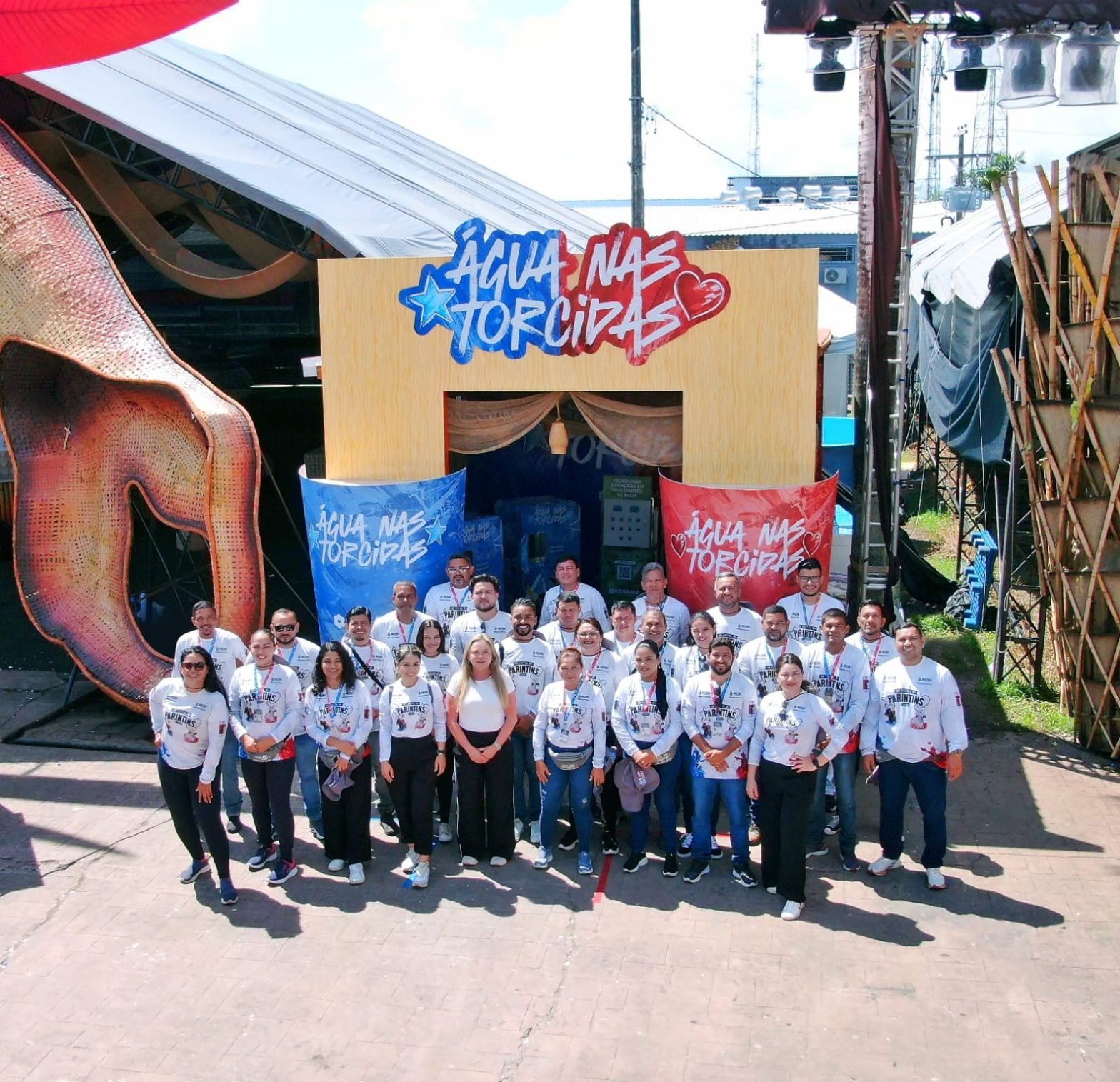 parintins-2025:-‘agua-nas-torcidas’-da-cosama-distribui-cerca-de-600-mil-copos-envasados-durante-o-festival